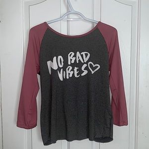 Ardenes’ “No Bad Vibes <3” Shirt